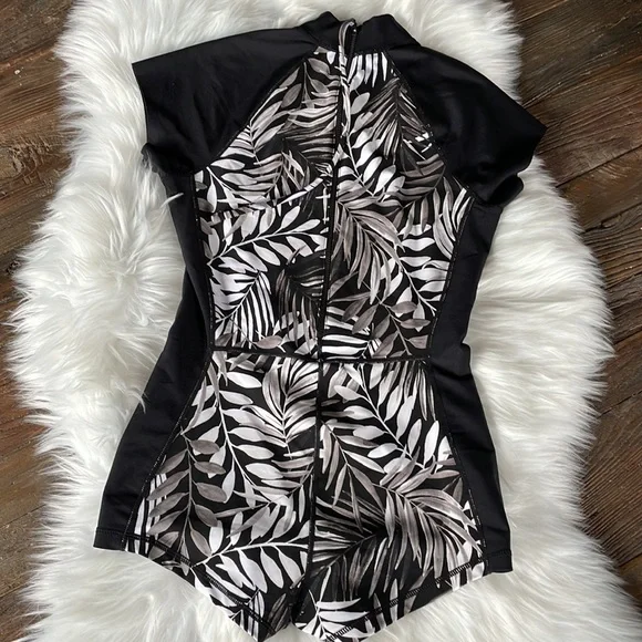 Hurley Palm Party bodysuit NWOT size Small - Picture 7 of 10
